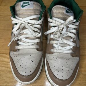 Nike Men's Green, Brown, and White Sneakers